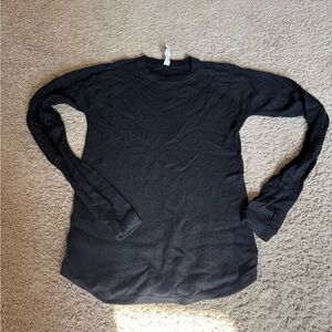 Lululemon size 8 athleisure sweater with thumb holes.